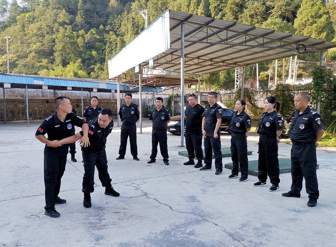 图片1-以练为战 以战促练——镇远法院扎实开展司法警察实战技能训练.jpg