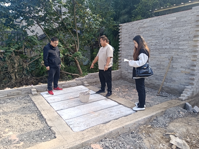 舞阳镇主要领导开展改厕指导.jpg 舞阳镇主要领导开展改厕指导.jpg