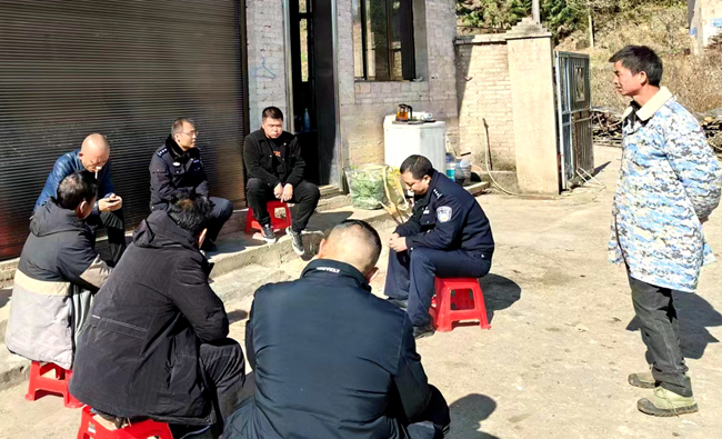 曾鹏所长开展矛盾纠纷排查 (2)_副本.jpg 曾鹏所长开展矛盾纠纷排查 (2)_副本.jpg