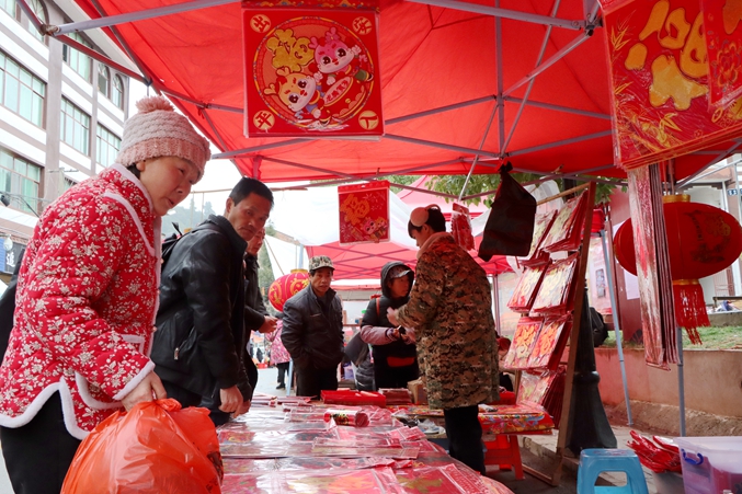尚寨土家族乡赶年场备年货拉满新年氛围感
