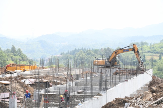 黔东经开区重点项目施工现场.jpg 黔东经开区重点项目施工现场.jpg