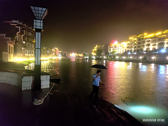 民警巡河 (3).jpg 民警巡河 (3).jpg