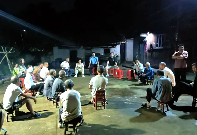 镇远县公安局都坪派出所开展警民坝坝会.jpg 镇远县公安局都坪派出所开展警民坝坝会.jpg