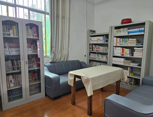 大地乡:书香润乡野 书屋助振兴 (2)_副本.jpg 大地乡:书香润乡野 书屋助振兴 (2)_副本.jpg