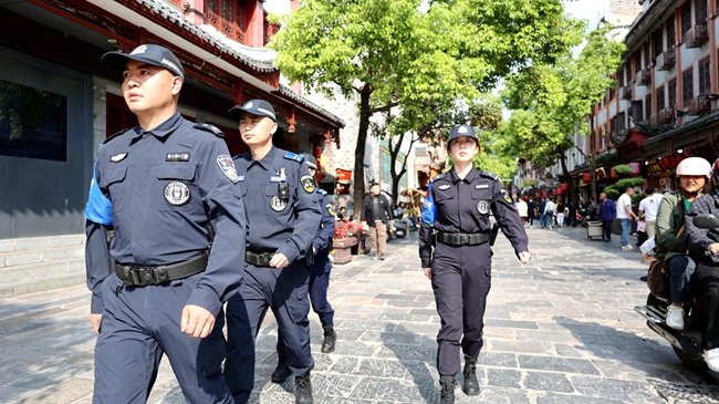 旅游警察护航五一假期 (1)_副本.jpg